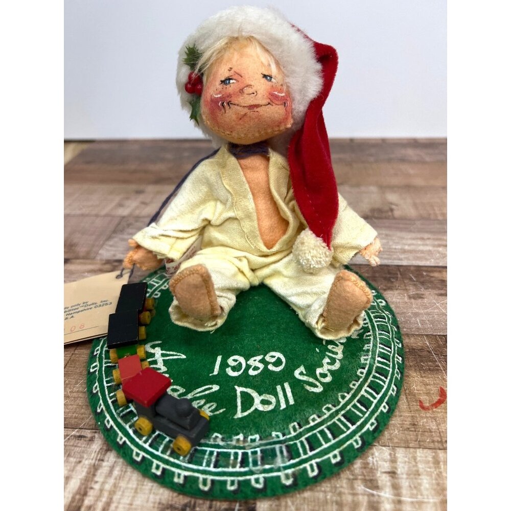 1989 Annalee Christmas Doll Society Santa Figure With Train & Felt Base